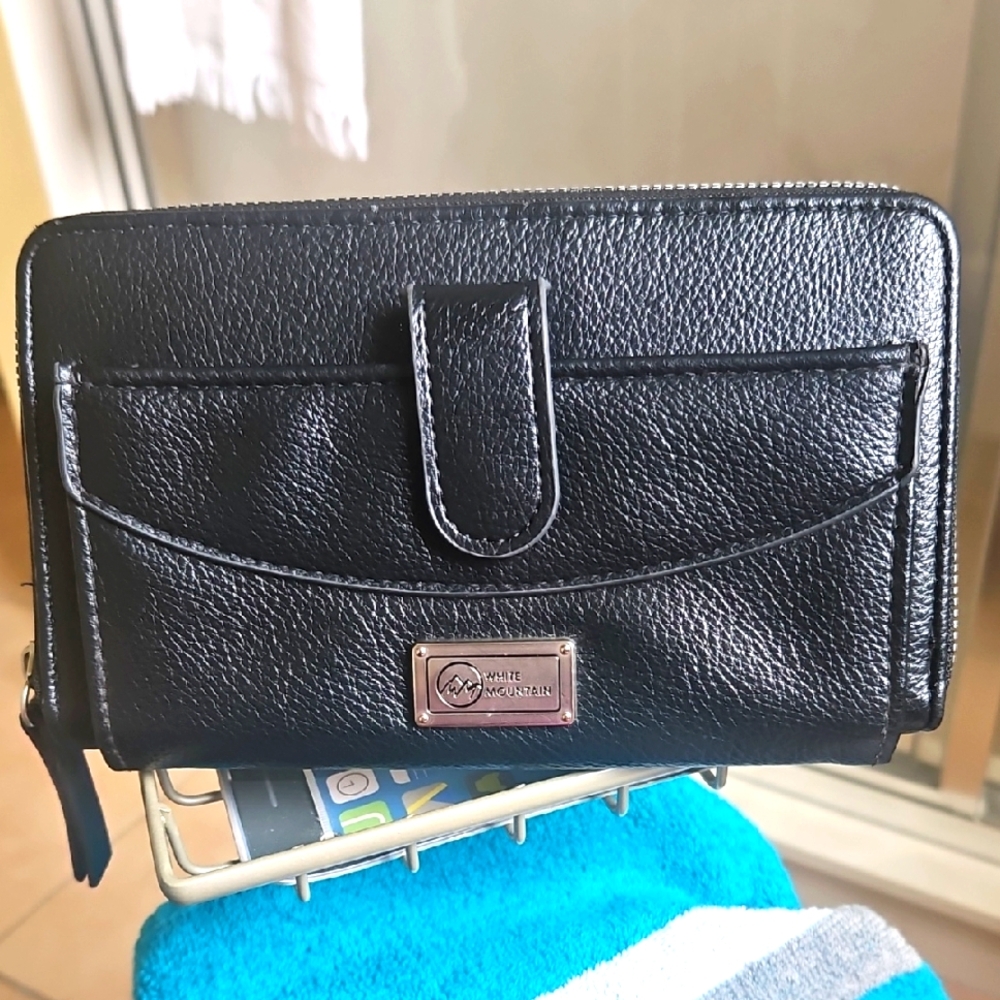White Mountain WALLET black Silver Details Lots Of CC Room